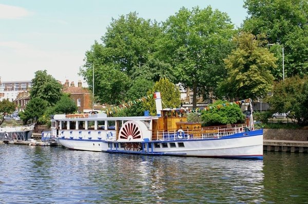 riverboat from richmond to hampton court